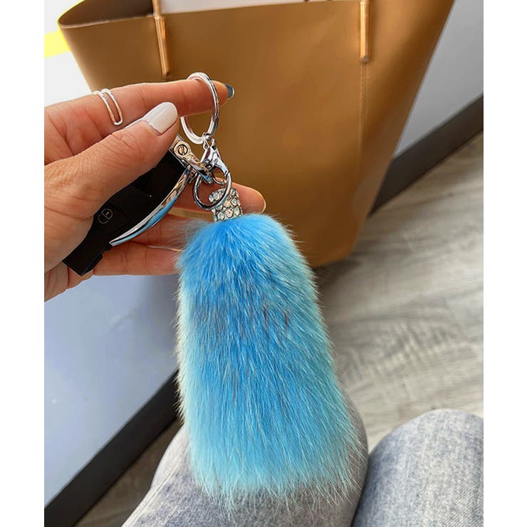 ブルー | カラフル もこもこファーキーホルダー 可愛いバッグアクセサリー | SUNSHINE CLOSET