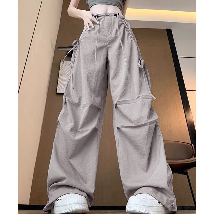 ライトグレー