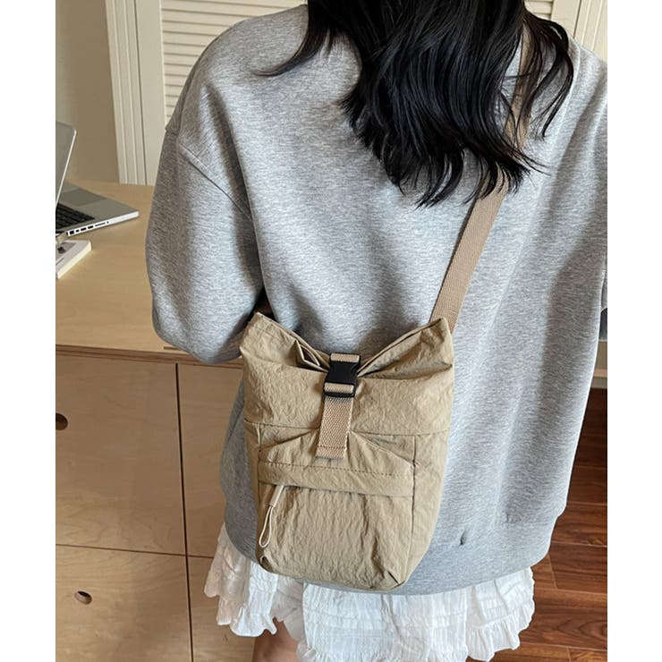 ベージュ | 軽量ナイロンロールトップショルダーバッグ | Miniministore