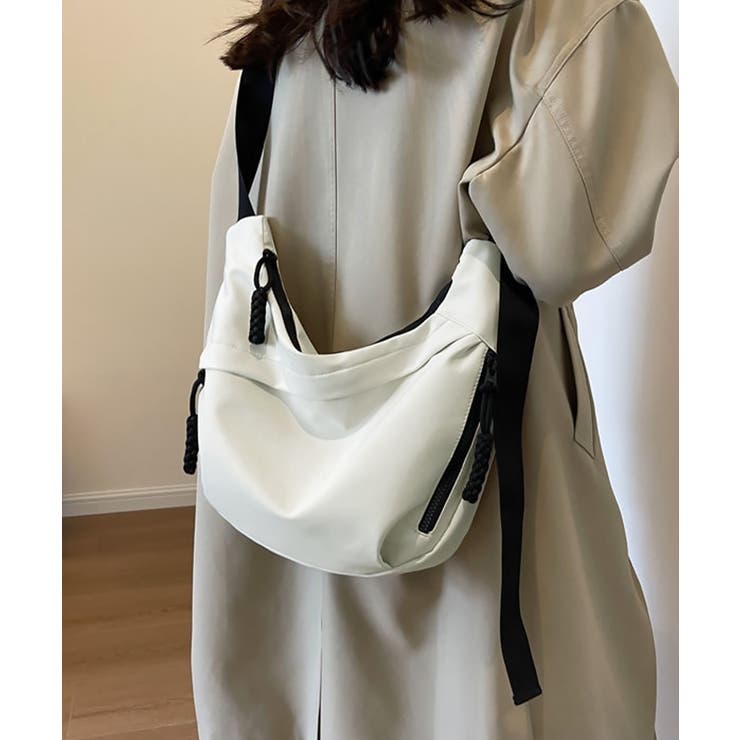 ショルダーバッグ ナイロン 多収納 無地[品番：II000012027