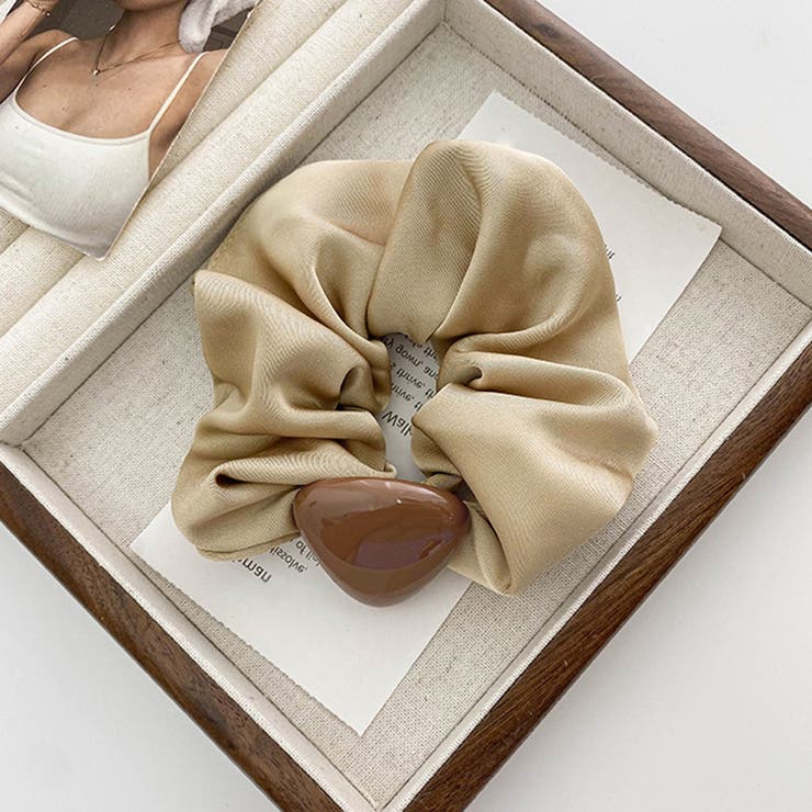 ベージュ | シュシュ サテン ヘアゴム 韓国 | Miniministore