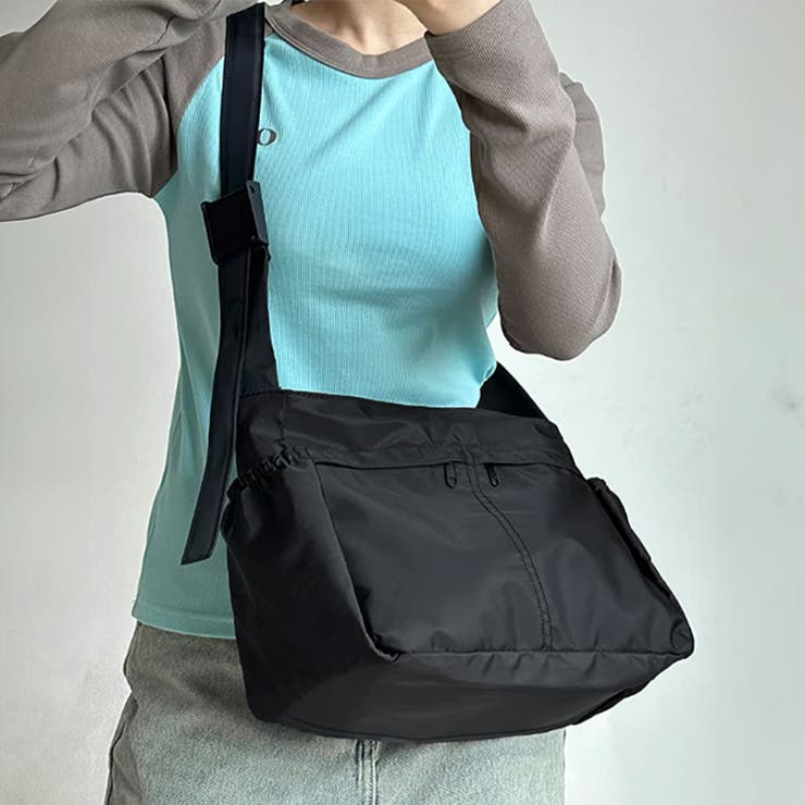 激安価格の ショルダーバッグ 大容量 ナイロン 黒[品番：II000010995 ラウンド用品・アクセサリー