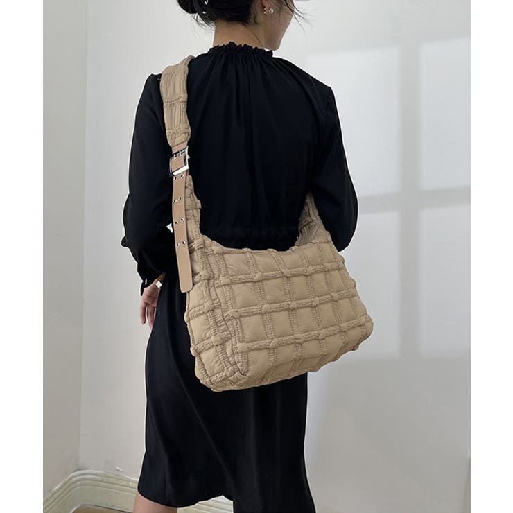 ベージュ | キルティングショルダーバッグ大容量軽量鞄 | SUNSHINE CLOSET