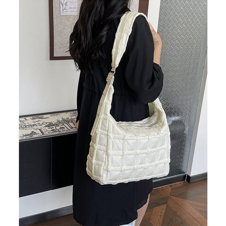 オフホワイト | キルティングショルダーバッグ大容量軽量鞄 | SUNSHINE CLOSET