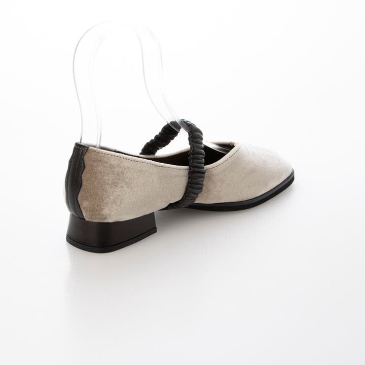 Vカットシャーリングストラップフラットシューズ | Mode et Jacomo×ing | 詳細画像2 
