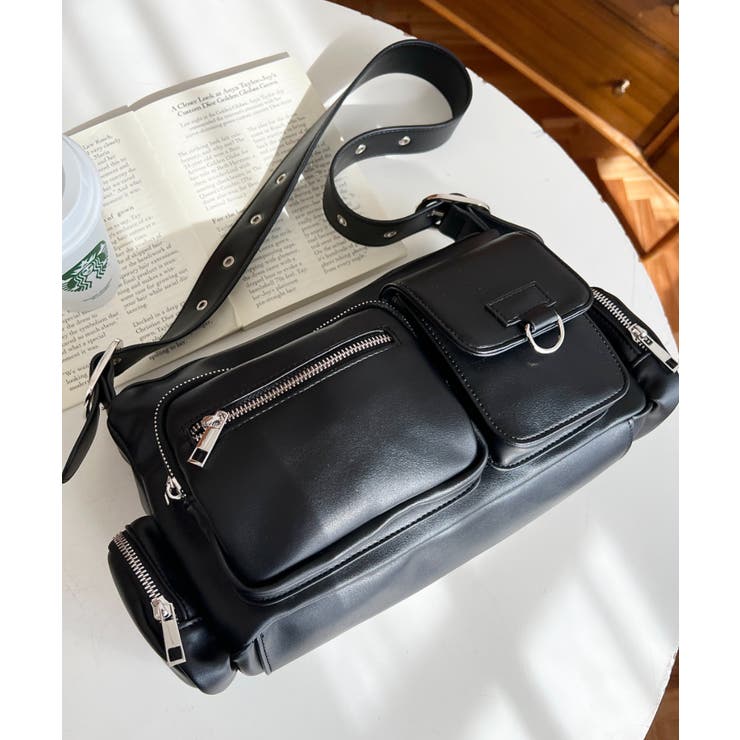 ブラック | ベルトショルダーマルチポケットハンドバッグ | moment+