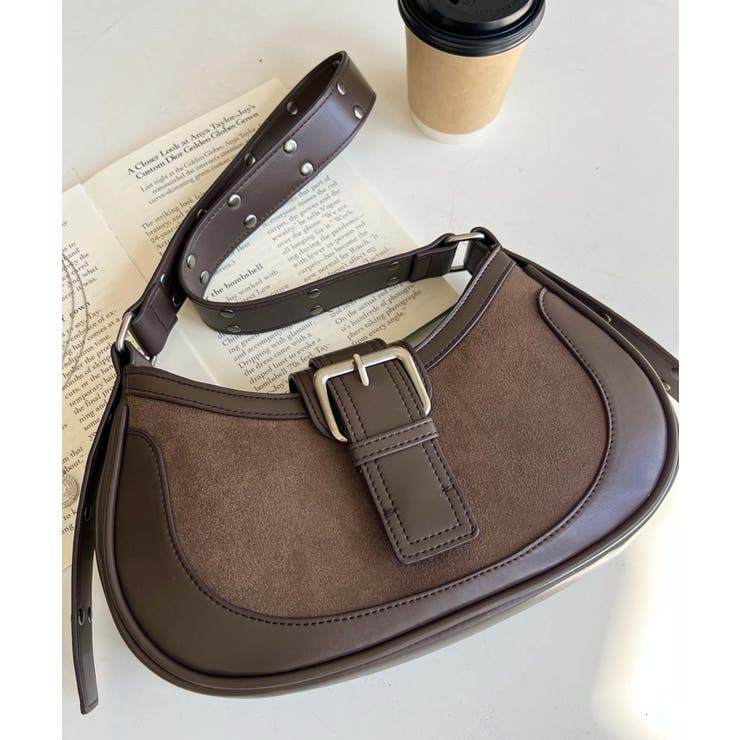 ブラウン | フロントバッグルデザインハーフムーンワンハンドルバッグ | moment+