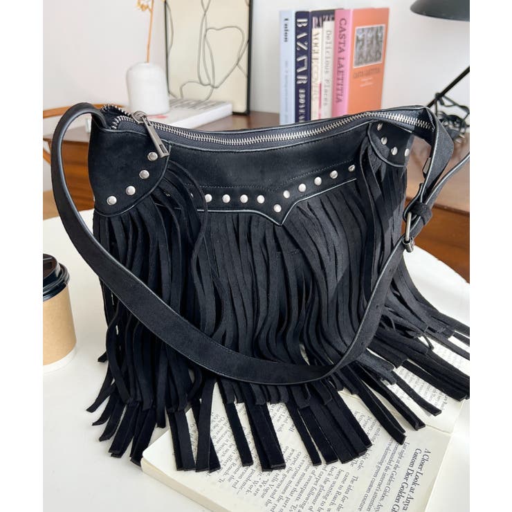 ブラック | スタッズデザインベルトショルダーフリンジバッグ | moment+