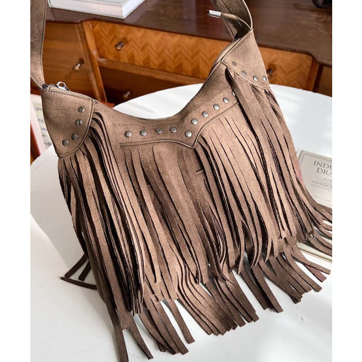 ブラウン | スタッズデザインベルトショルダーフリンジバッグ | moment+