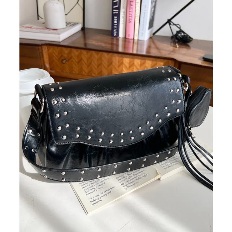 ブラック | ハートチャーム付きギャザーデザインスタッズバッグ | moment+