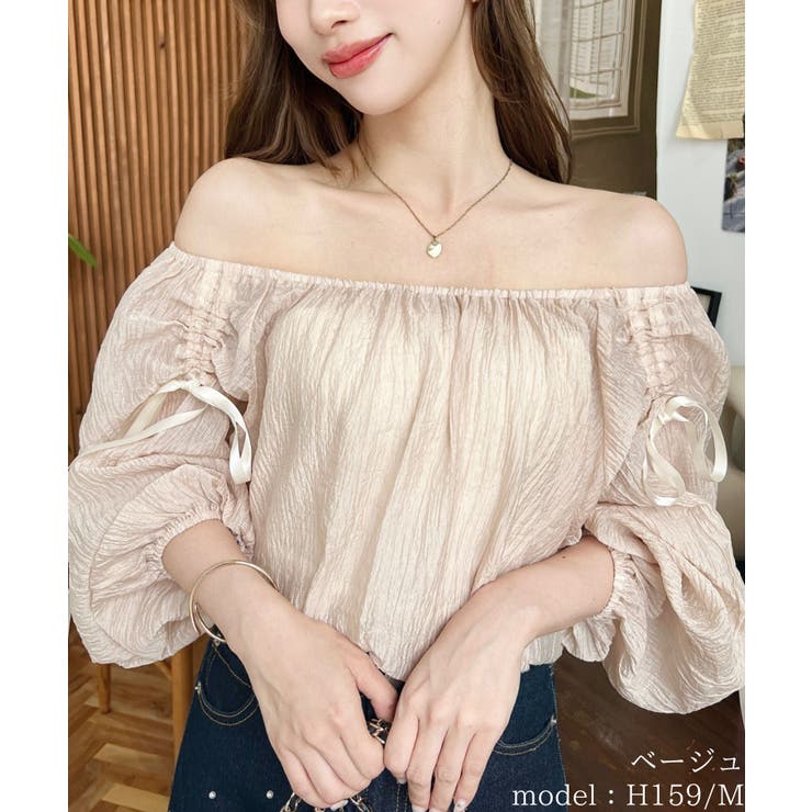 ベージュ | ショルダーシャーリングリボンオフショルブラウス | moment+