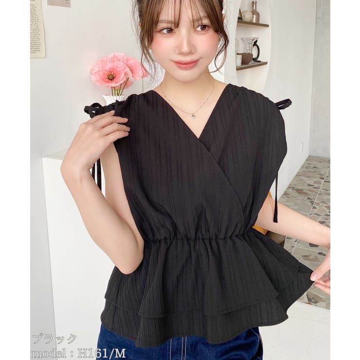 ブラック | ドビーストライブ前後2WAYショルダーシャーリングリボンペプラムブラウス | moment+