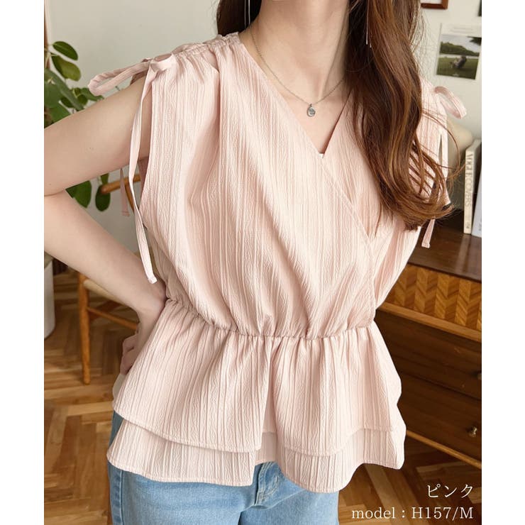 ピンク | ドビーストライブ前後2WAYショルダーシャーリングリボンペプラムブラウス | moment+