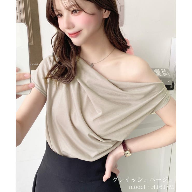グレイッシュベージュ | フレンチスリーブワンショルドレープカットソー | moment+
