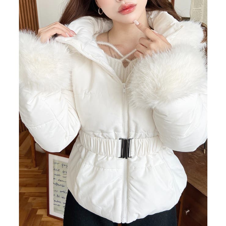 オフホワイト | ベルト付きフードファーダウンジャケット | moment+