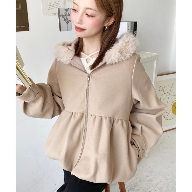 ファーフードペプラムバルーンブルゾン[品番：ERMW0004241]｜moment+