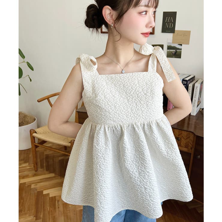 アイボリー | エンボスふくれフラワージャガード肩リボンペプラムビスチェ | moment+