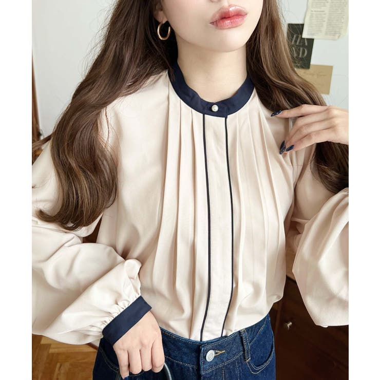 ベージュ | フロントタックバイカラーデザイン長袖ブラウス | moment+