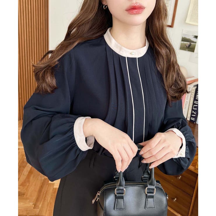 ネイビー | フロントタックバイカラーデザイン長袖ブラウス | moment+