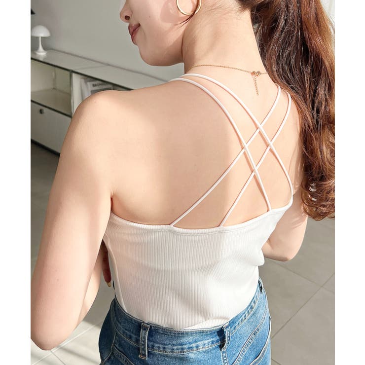 オフホワイト | カップ付きバッククロスストラップスクエアキャミソール | moment+