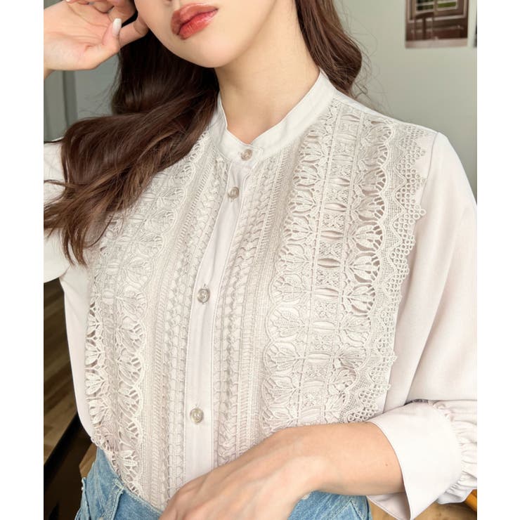 ベージュ | シフォンジョーゼットスタンドカラーフロントレースシャツ | moment+