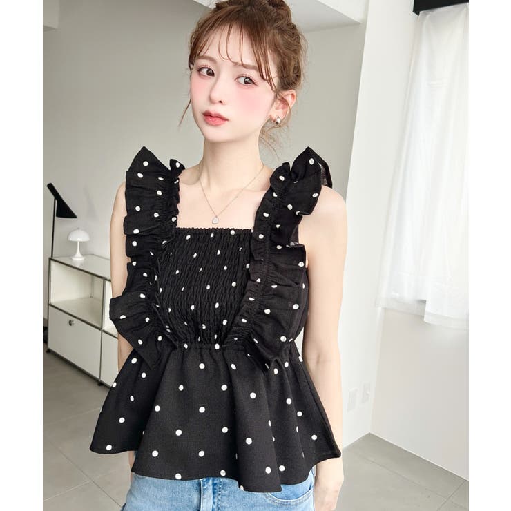 ブラック | リネンライクドットプリントシャーリングペプラムフリルブラウス | moment+