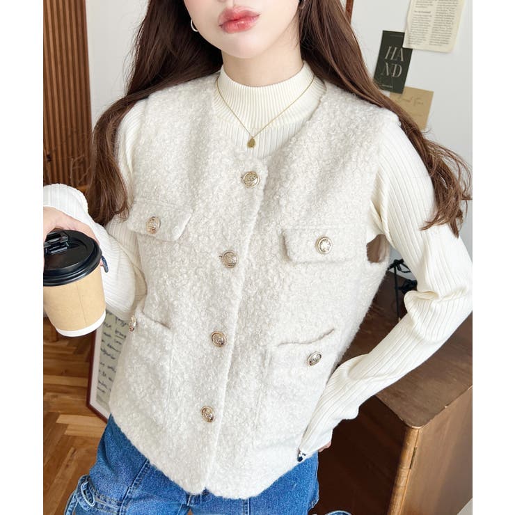 アイボリー | フェイクリングウール金ボタンノーカラーベスト | moment+