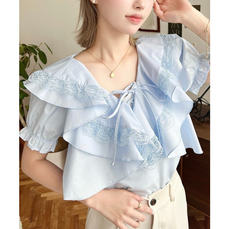 サックスブルー | ビッグカラーカスケードフリルレースアップ半袖ブラウス | moment+