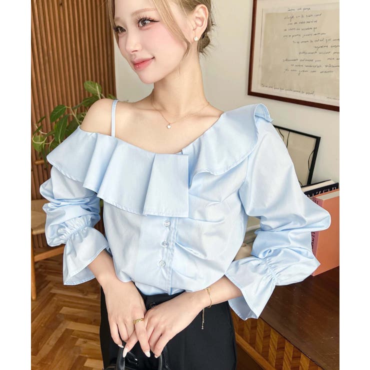 サックスブルー | フロントタックアシンメトリーフリルワンショルダーブラウス | moment+