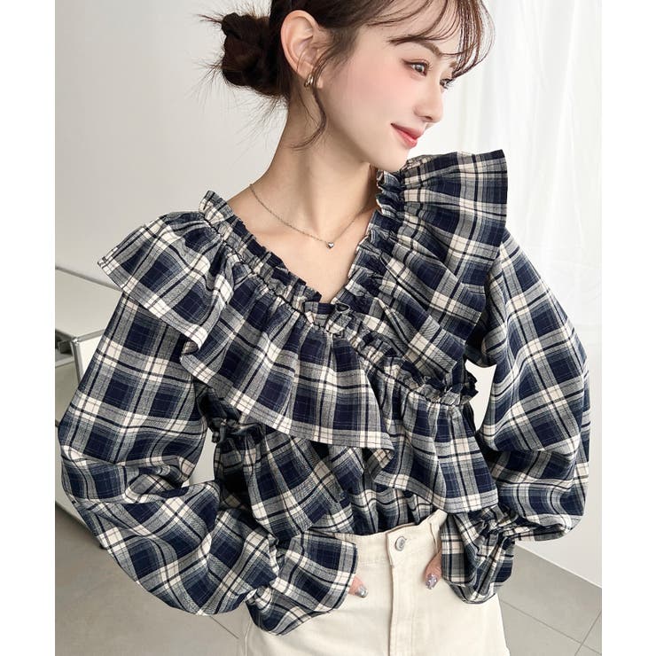 ネイビー | マルチウェイオフショルフリルリボンショート丈長袖チェックブラウス | moment+