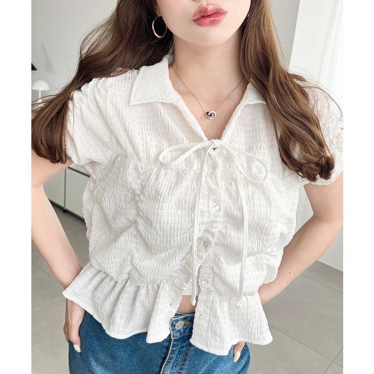 オフホワイト | シャーリングスキッパーシャツ | moment+