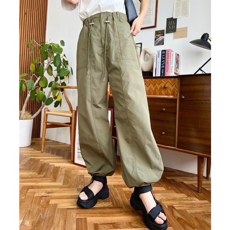 カーキ | すそドロストワークパンツ | moment+