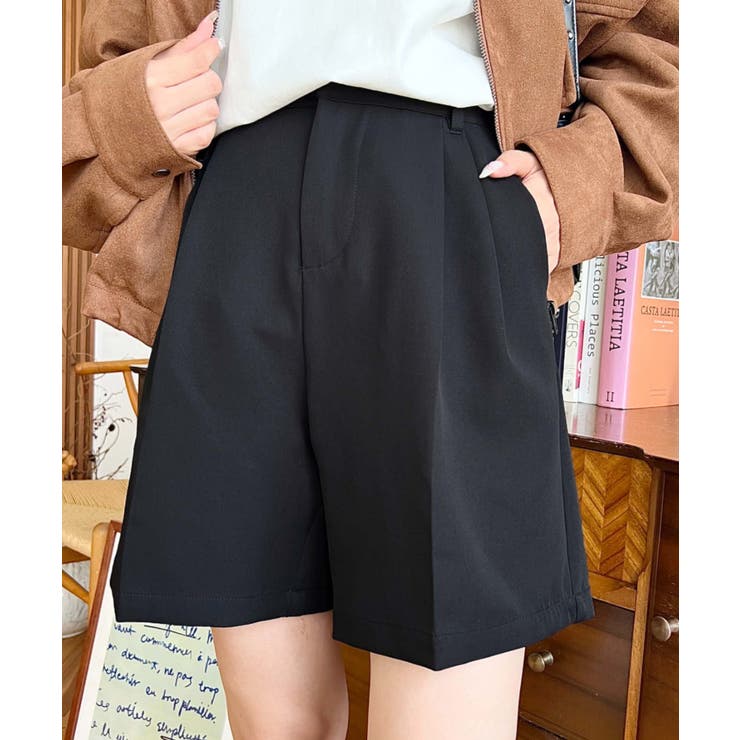 ブラック | センタープレスツータックショートパンツ | moment+