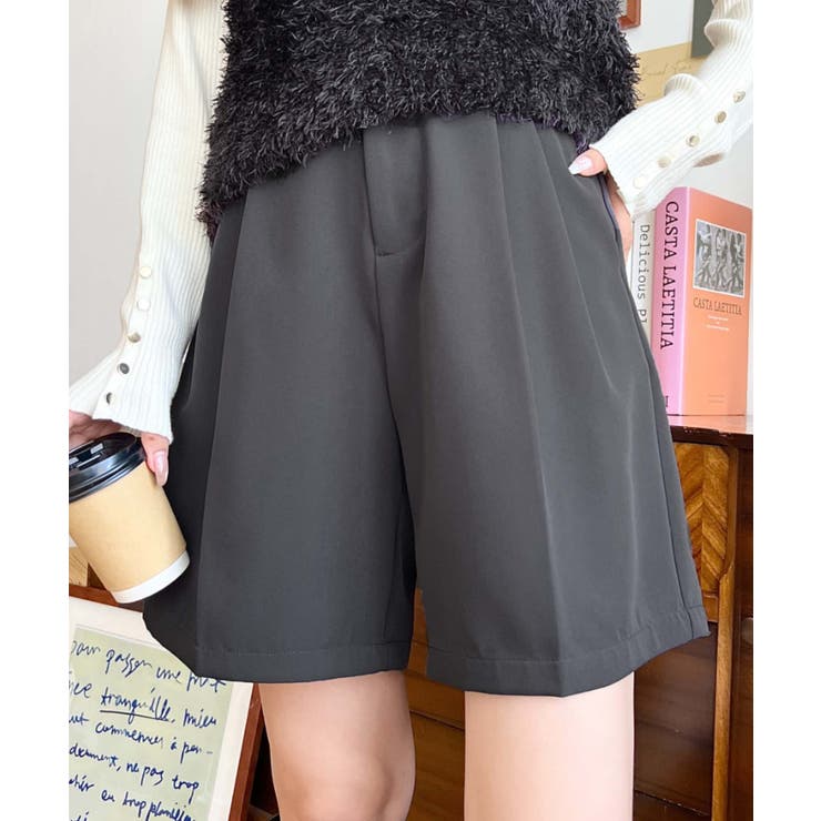 チャコールグレー | センタープレスツータックショートパンツ | moment+