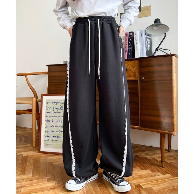 コーデセット　カットモール刺繍トップス　スウェット切り替えワイドパンツデニム ハートと花がえらべる 刺繍 デニムワイドパンツ[品番：VR000010297