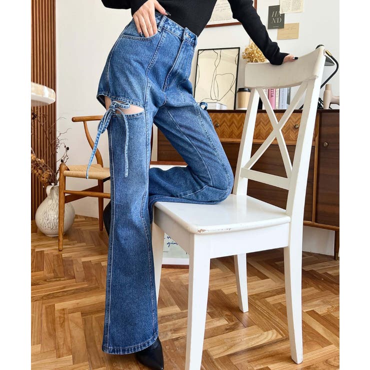 ブルー | デニム＆ツイルカットアウトリボンフレアパンツ | moment+