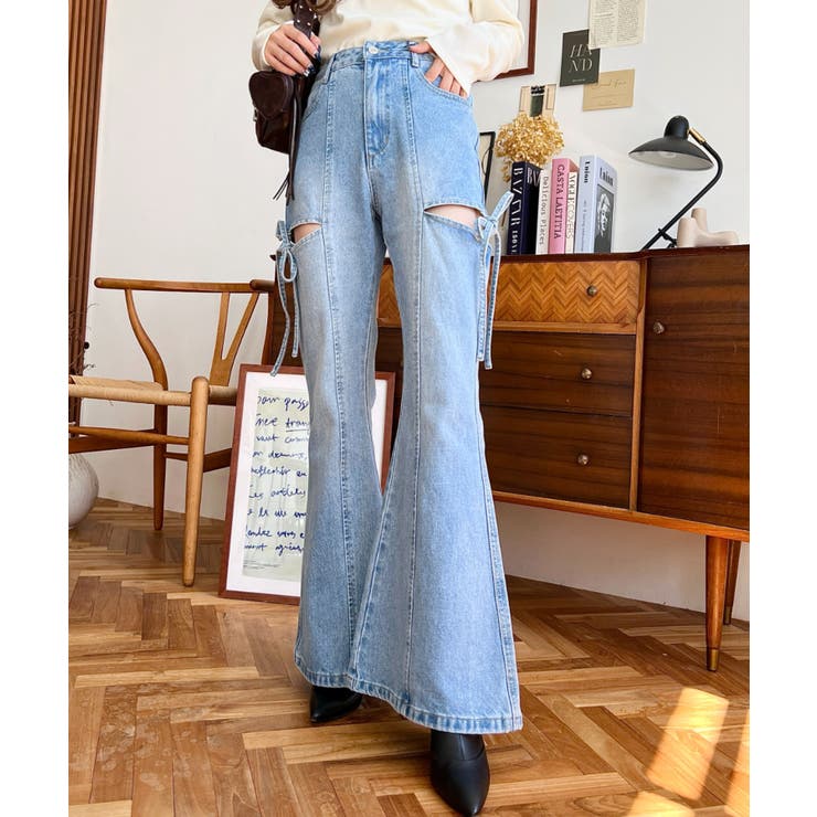 サックスブルー | デニム＆ツイルカットアウトリボンフレアパンツ | moment+