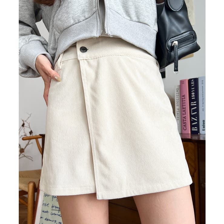 アイボリー | ラップ風コーデュロイショートパンツ | moment+