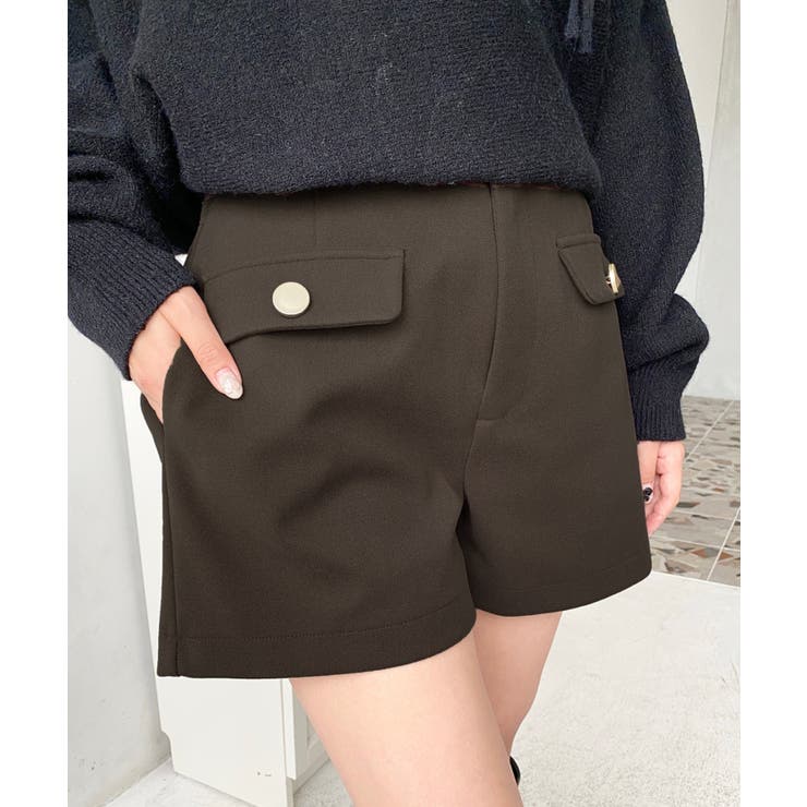 ブラウン | 微起毛ウールライク金ボタンフラップショートパンツ | moment+