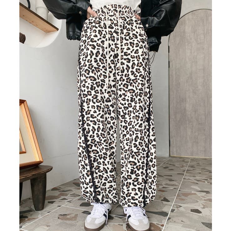 アイボリー | サイドレース切替レオパードスウェットパンツ | moment+