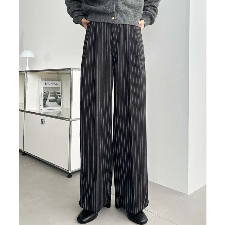 センタープレスツータックセミワイドストライプパンツ | moment+ | 詳細画像29 