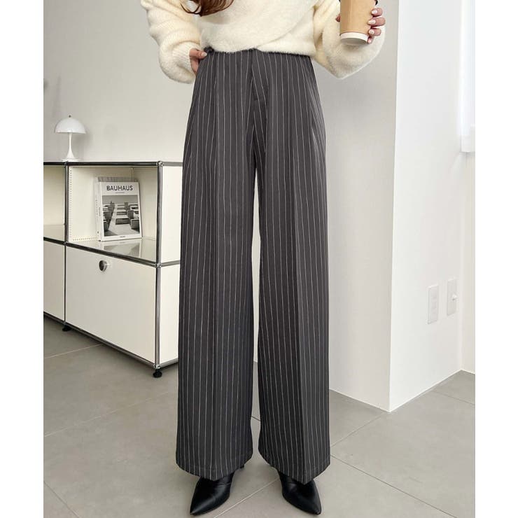 チャコールグレー | センタープレスツータックセミワイドストライプパンツ | moment+