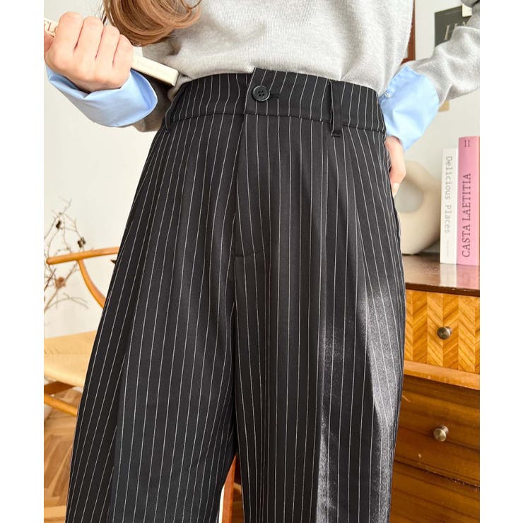 ブラック | センタープレスツータックセミワイドストライプパンツ | moment+