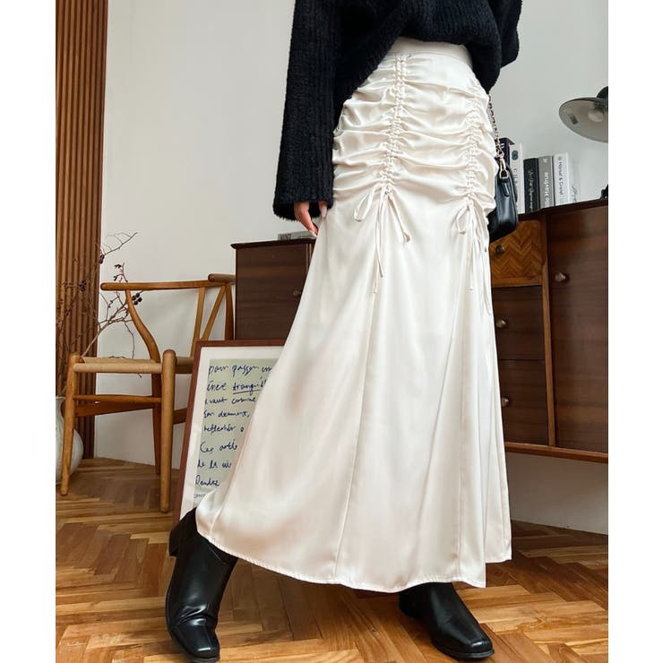 アイボリー | サテンフロントシャーリングリボンスカート | moment+