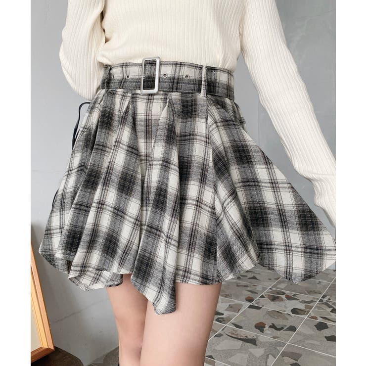 アイボリー | ベルト付きアシメヘムタックプリーツチェック柄ミニスカート | moment+