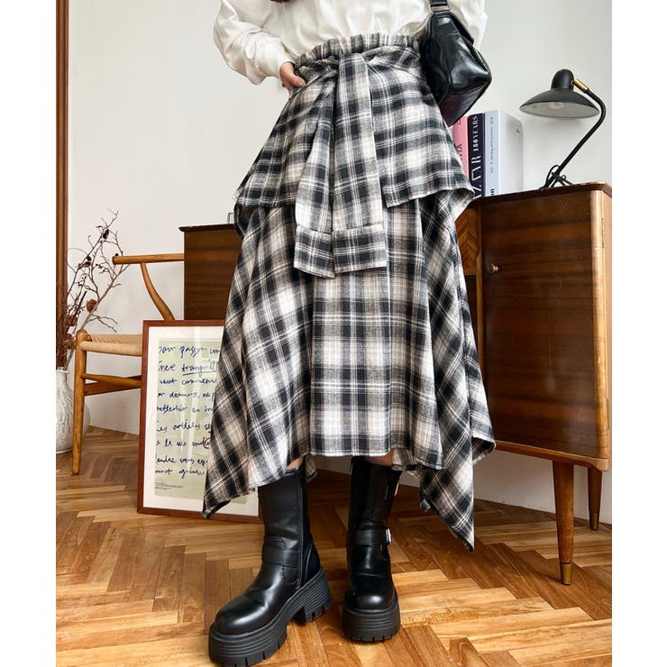 ブラック | ラップ風ランダムヘムチェックスカート | moment+