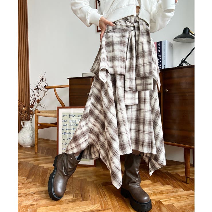 ベージュ | ラップ風ランダムヘムチェックスカート | moment+