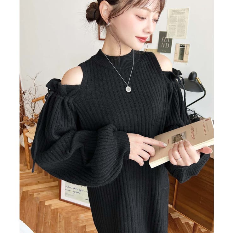 ブラック | 袖リボンショルダースリットニットワンピース | moment+