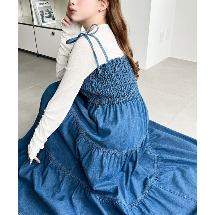 ブルー | ライトオンスデニムシャーリングティアードキャミワンピース(デニムワンピース) | moment+