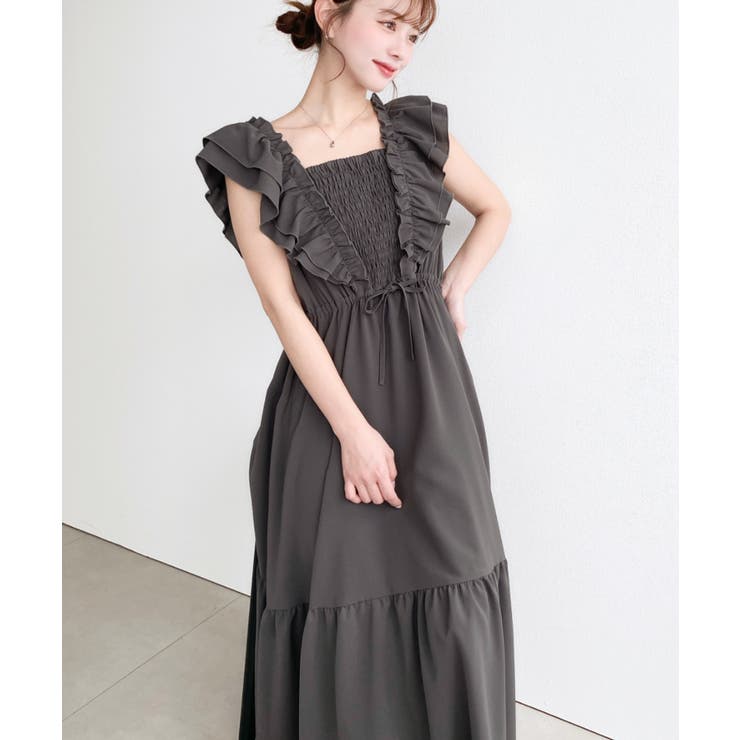チャコールグレー | フロントシャーリングフリルワンピース | moment+